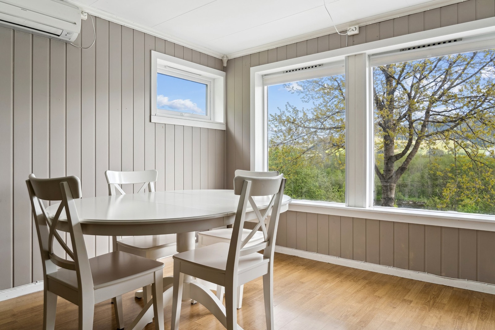 Her er det god plass til en spisegruppe. Galleribilde