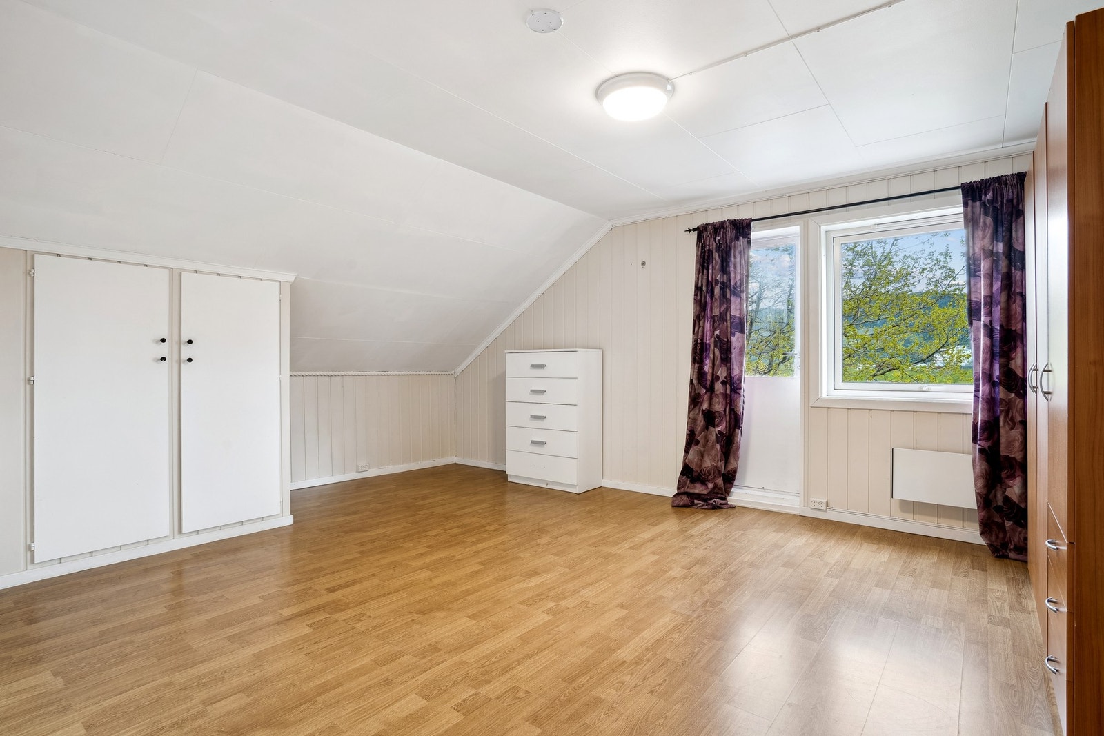 Utgang fra gang på loft til balkong på 7 m2. Galleribilde