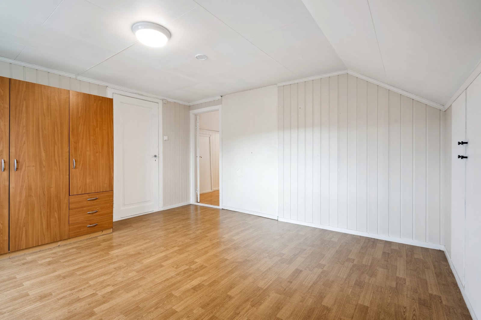 Stort og lyst soverom. Galleribilde