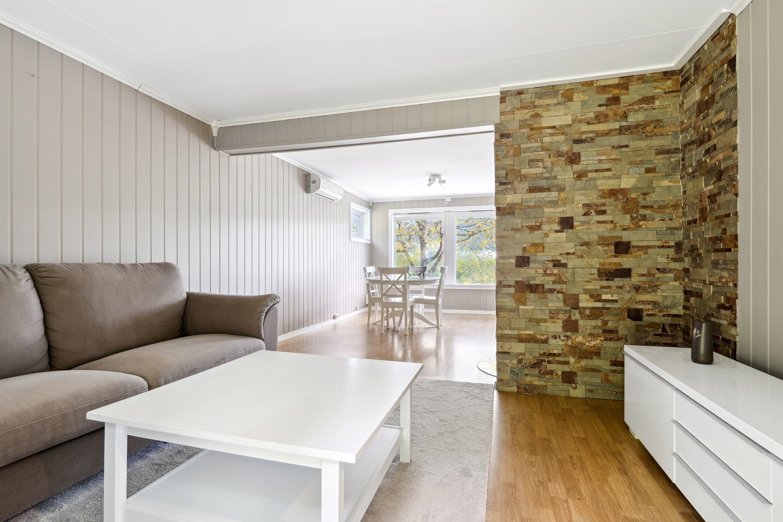 Gulvflater belagt med laminat. Galleribilde