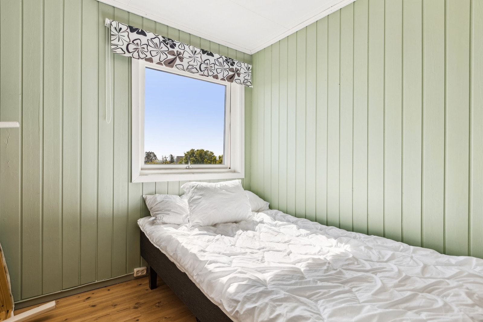 Toppetasjen rommer tre soverom med godt lysinnslipp og fleksible møbleringsmuligheter. Galleribilde