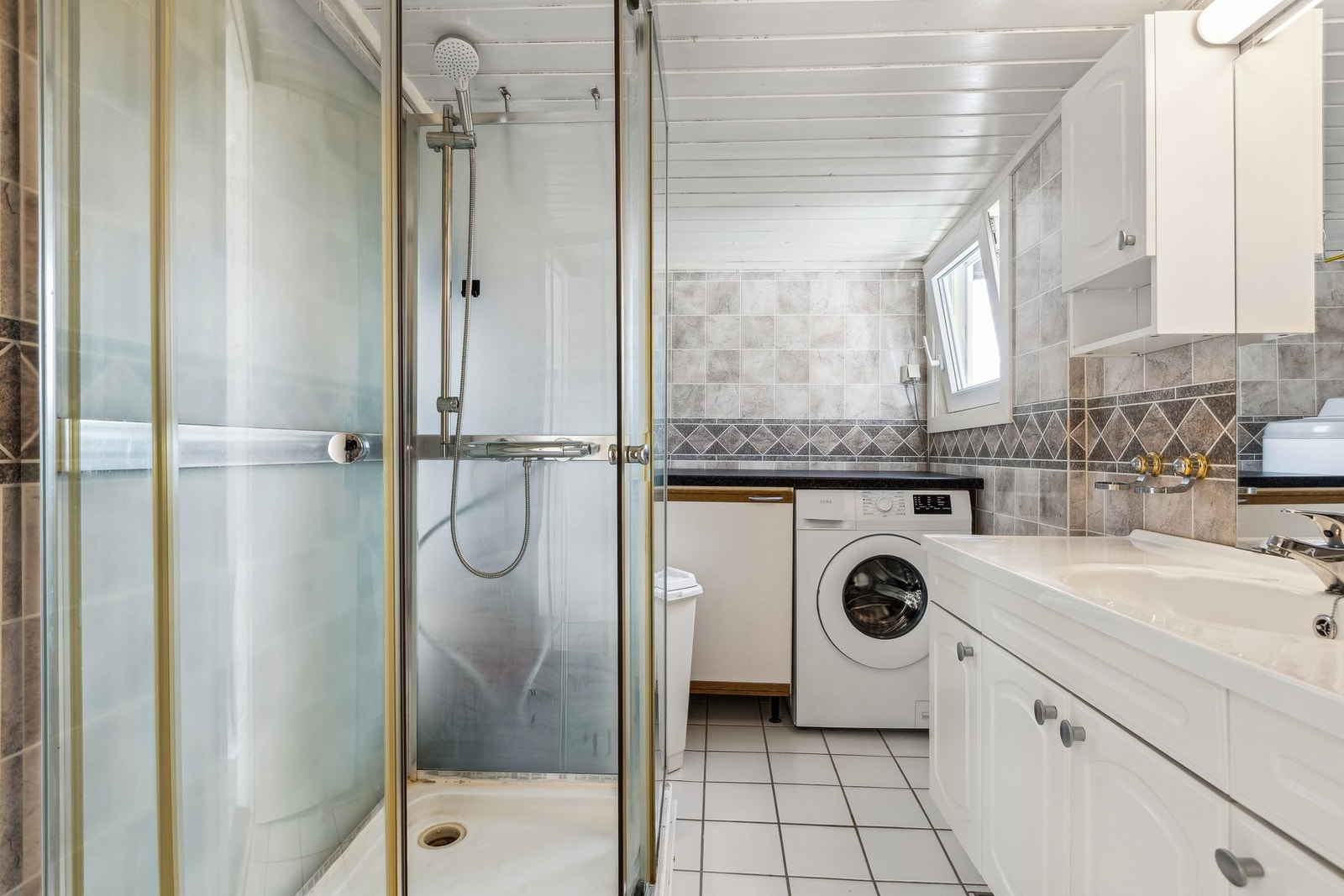 Opplegg for vaskemaskin gir en praktisk vaskesone som gjør husarbeidet enklere. Galleribilde