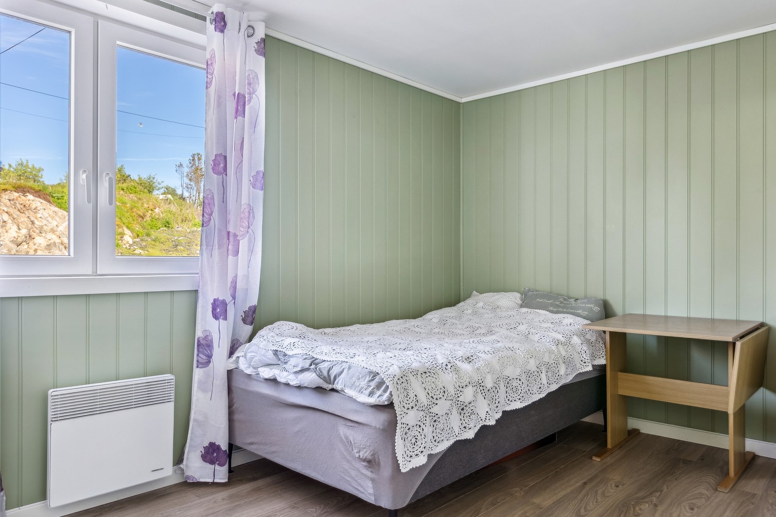 Det er god størrelse på soverommene med plass til både seng og oppbevaring. Galleribilde