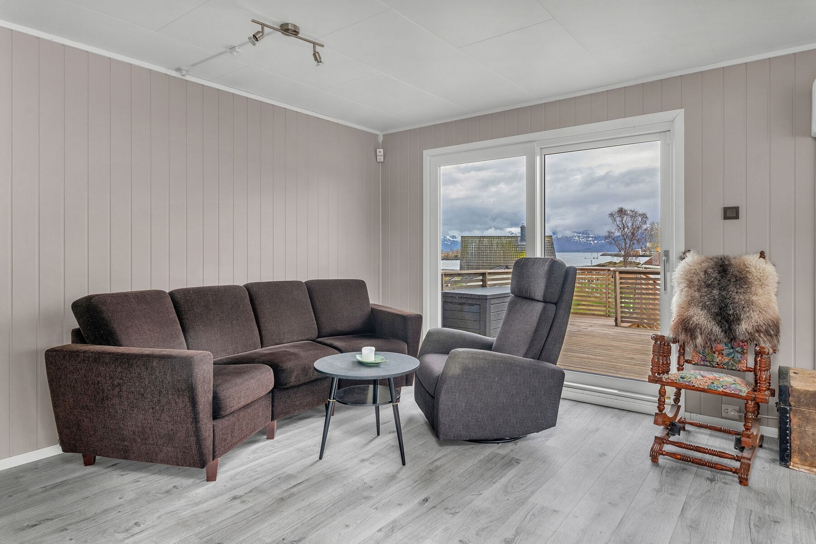 Utgang til terrasse fra stuen Galleribilde