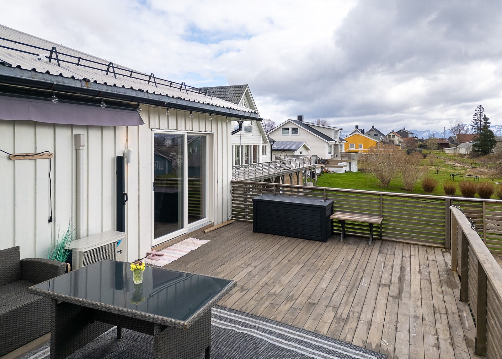 Terrassen har gode sol- og utsiktsforhold Galleribilde