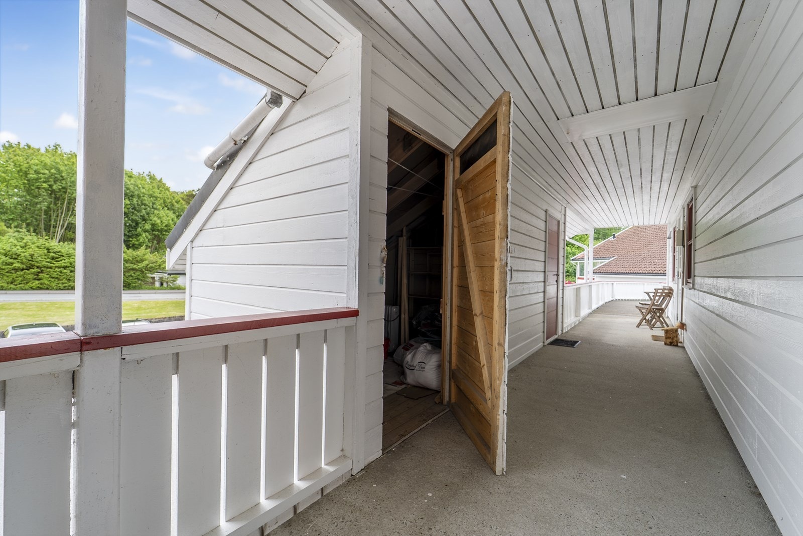 Utvendig bod rett ved inngangspartiet. Galleribilde