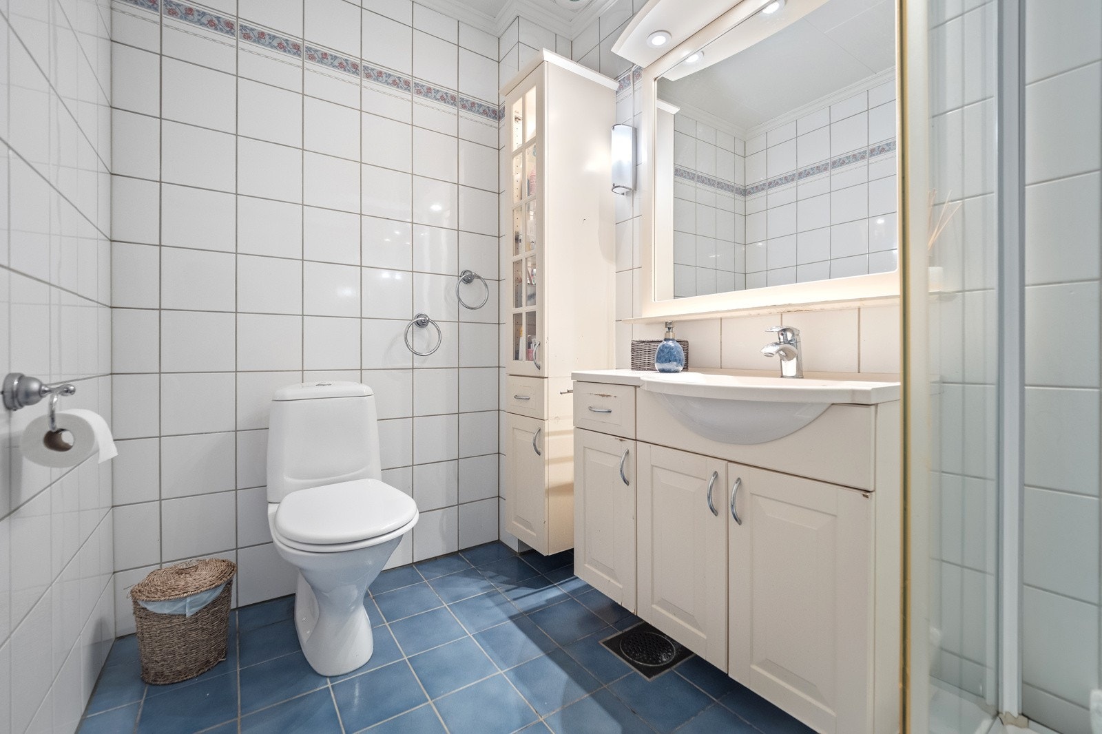 Flislagt bad med varme i gulvet Galleribilde