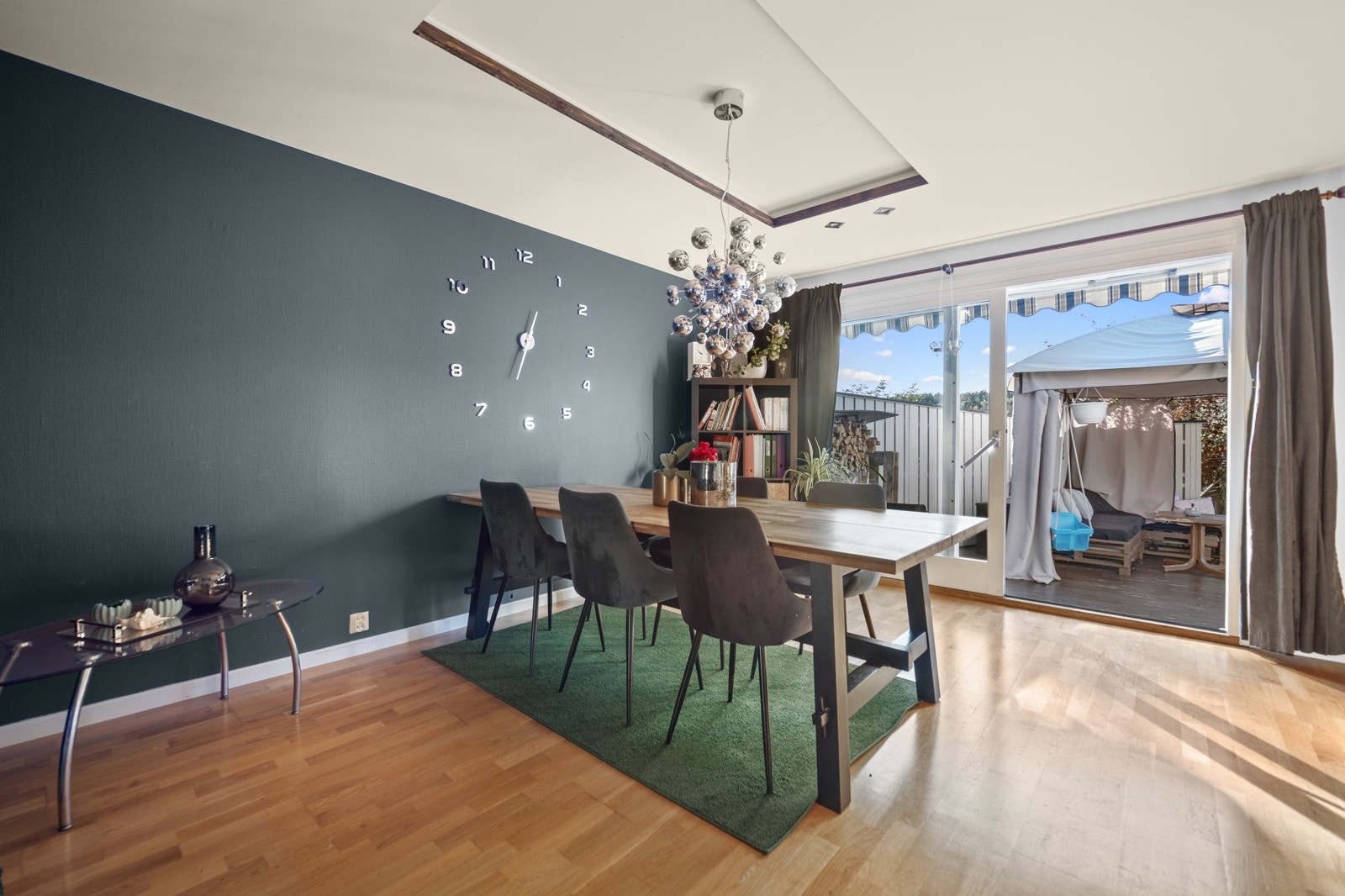 Fra stuen er det utgang til terrasse på ca. 27 kvm Galleribilde