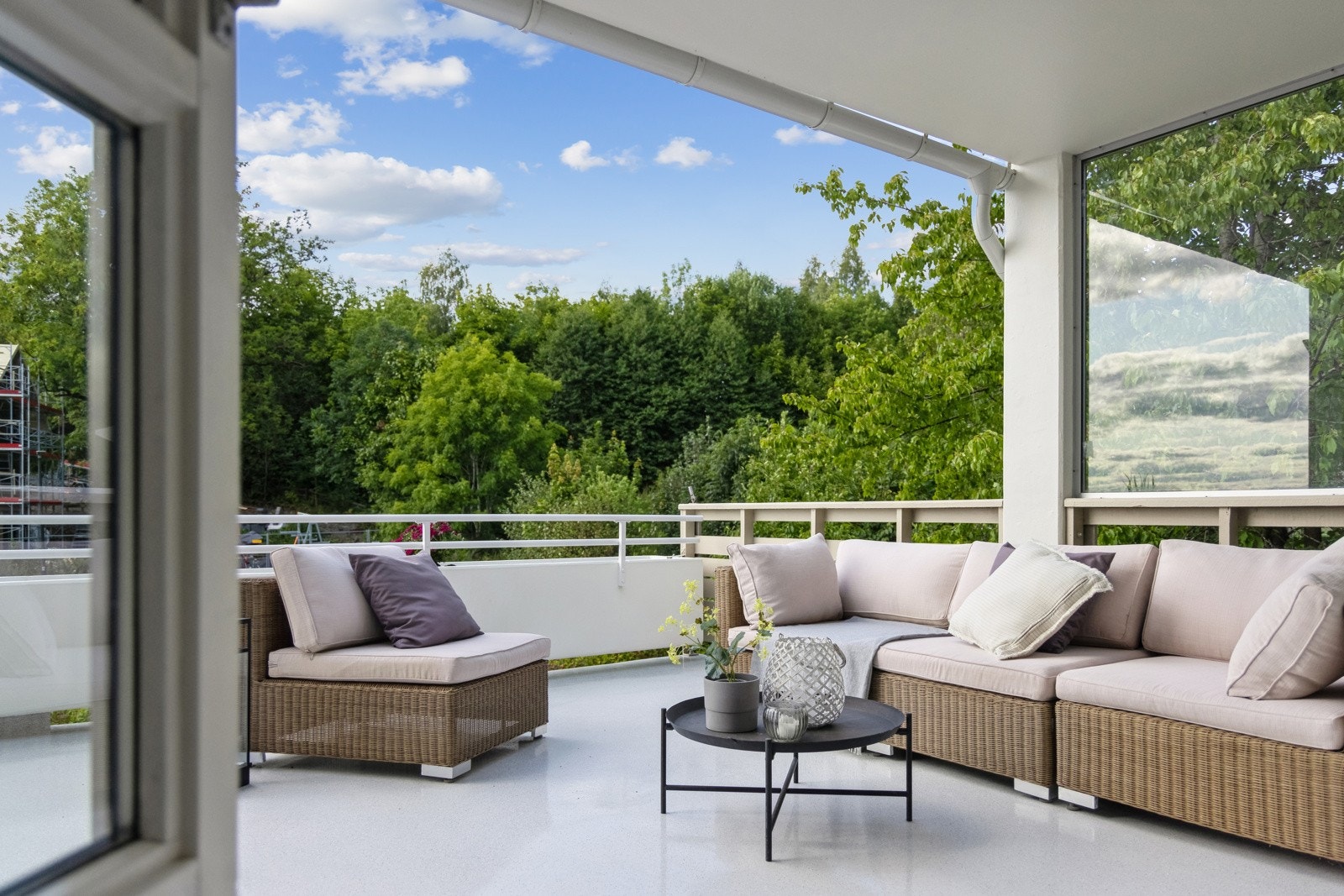 Terrassen har meget gode solforhold, med ettermiddags- og kveldssol Galleribilde