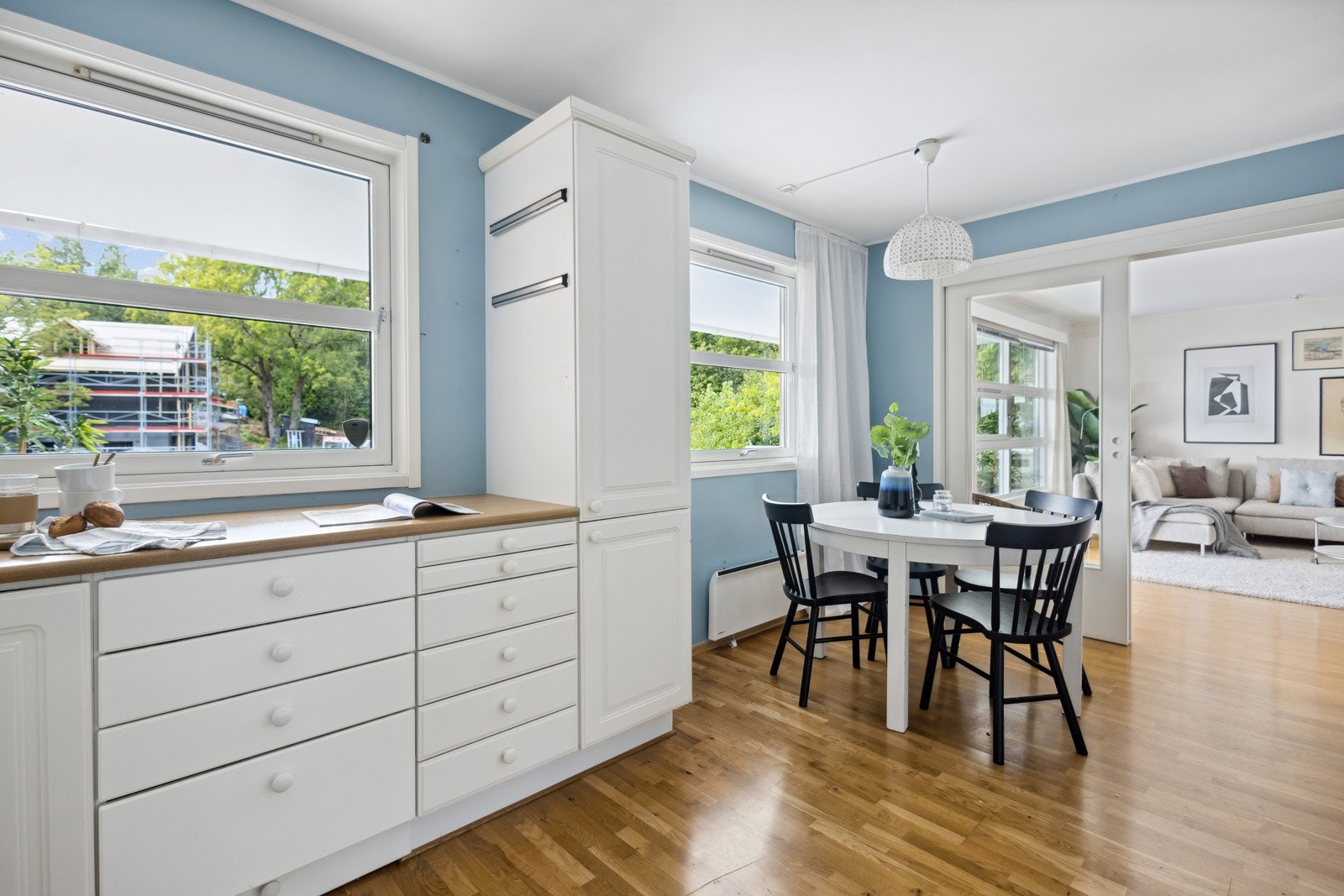 Hyggelig kjøkken med spiseplass Galleribilde