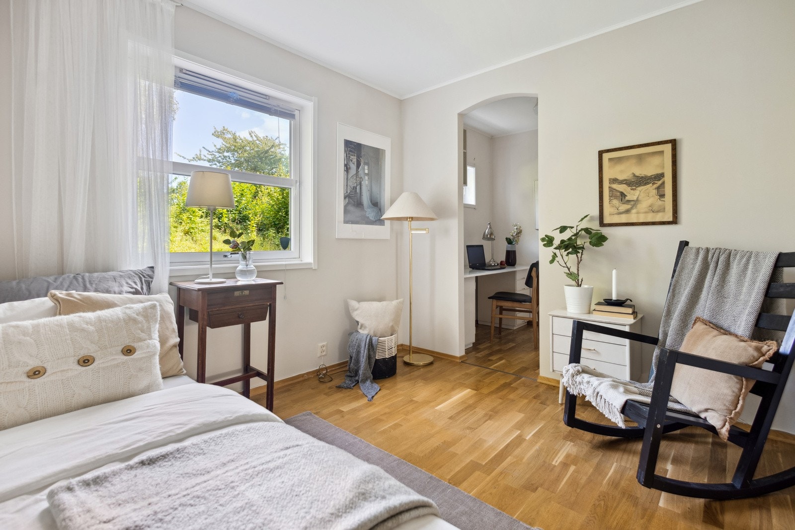 I tilknytning til soverom 2 er det kontor / garderoberom Galleribilde