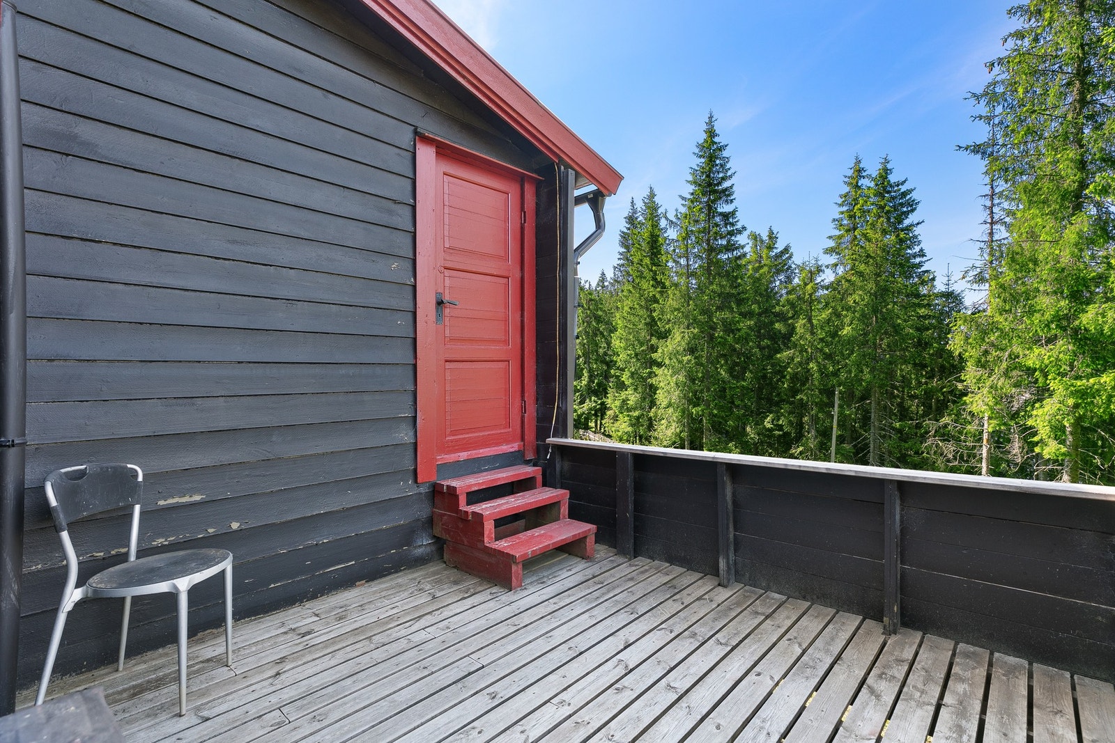 Adkomst til terrassen via bakkeplan eller via soverom 2. Galleribilde