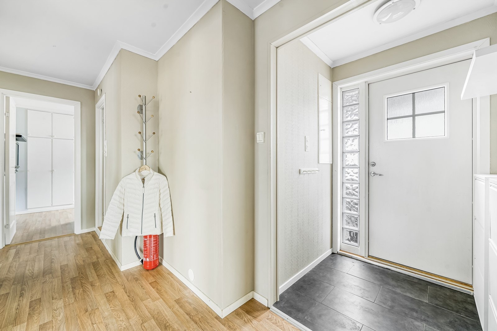 Lys entre og gang. Galleribilde