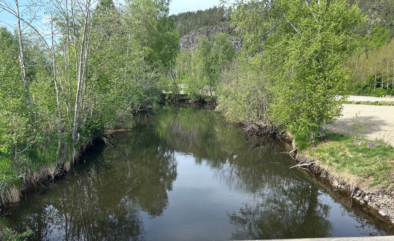 Her har man en av kanalene mellom alle de 6 vannene i Hillestadvannet. Perfekt for padling. Galleribilde