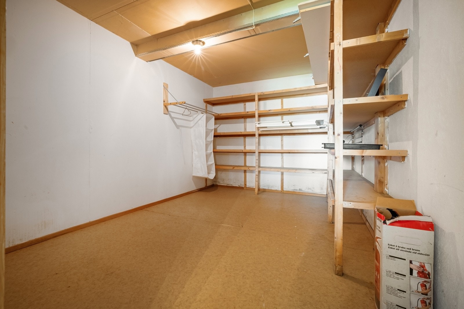 Det er to store boder i boligens første etasje. I tillegg har en egen bod i boligens leilighet Galleribilde