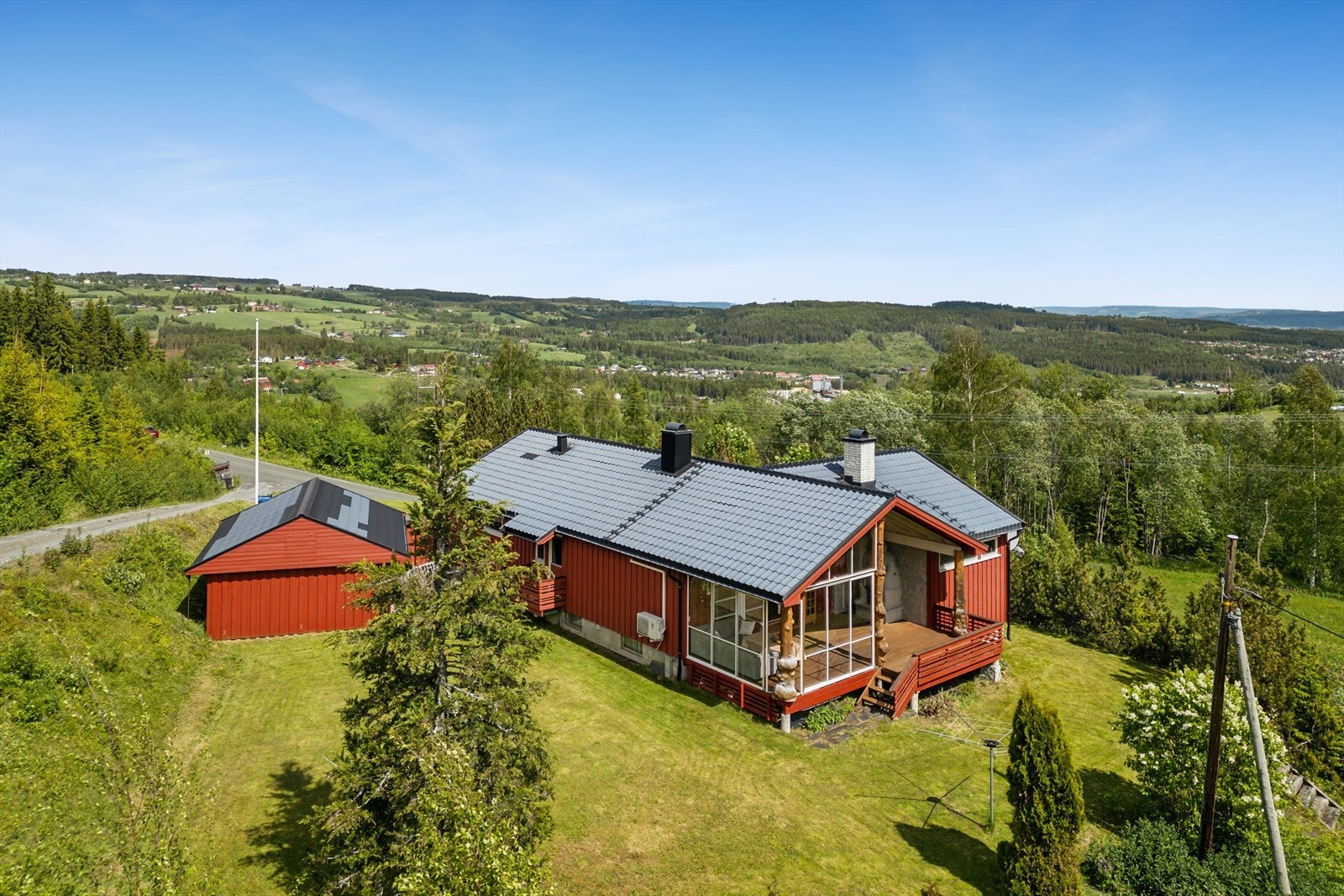 Eiendommen ligger i et rolig og naturskjønt område nær Bybrua i Gjøvik kommune. Galleribilde