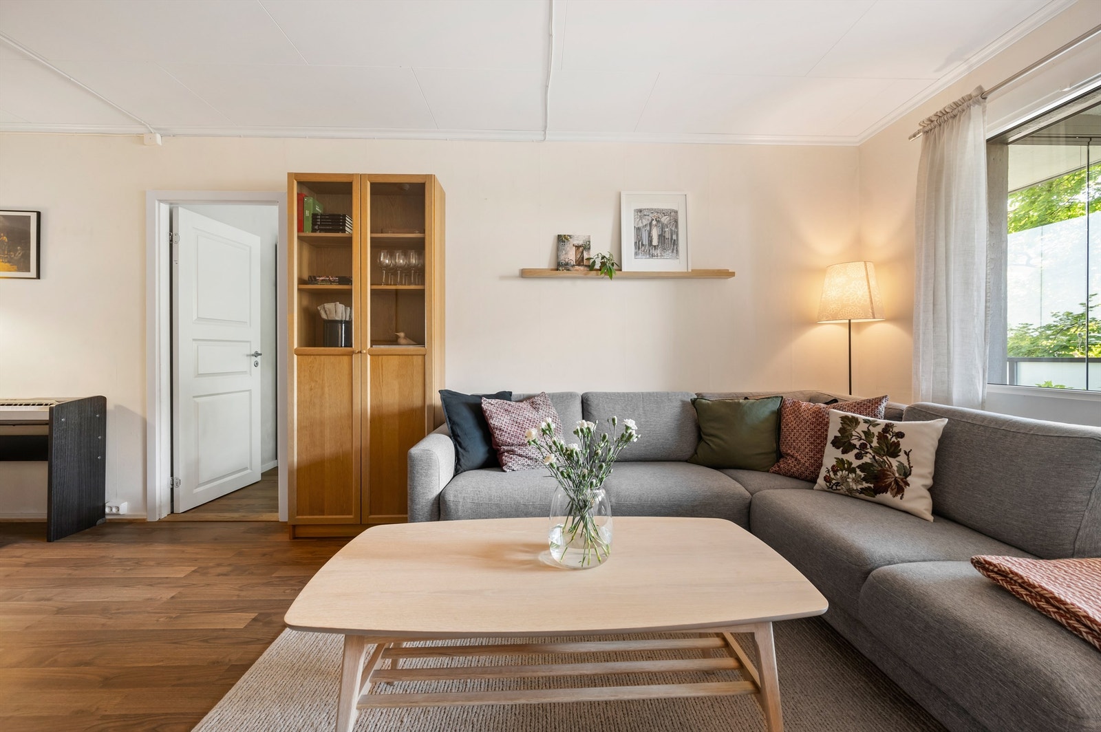 Stuens planløsning gir flere gode alternativer for innredning. Galleribilde