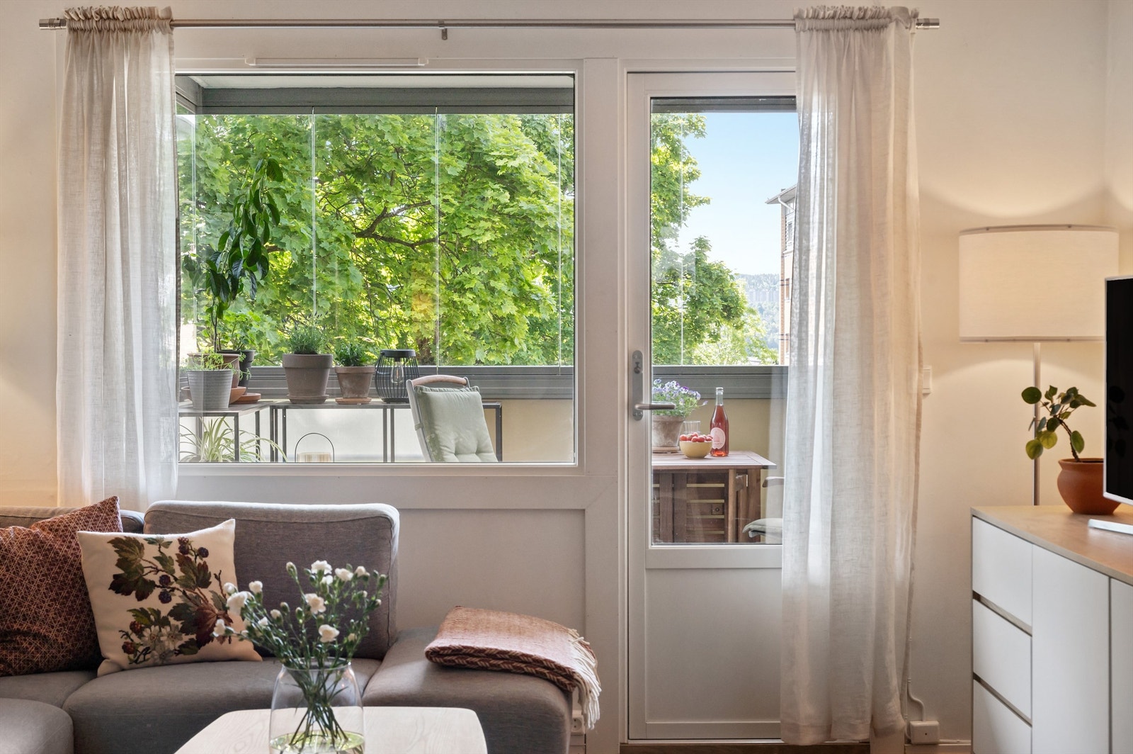 Boligen har en skjermet beliggenhet i blindvei. Galleribilde