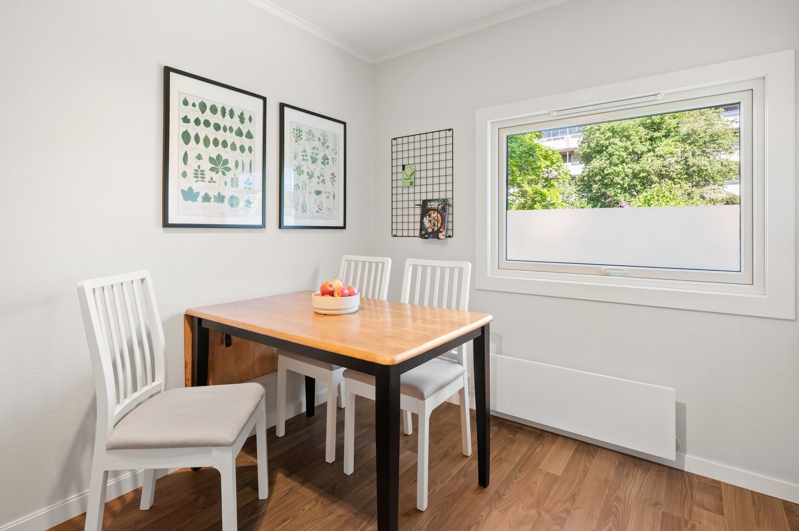 Her kan man lage seg en hyggelig kjøkkenkrok og man får fint plass til kjøkkenbord til 6 personer. Galleribilde