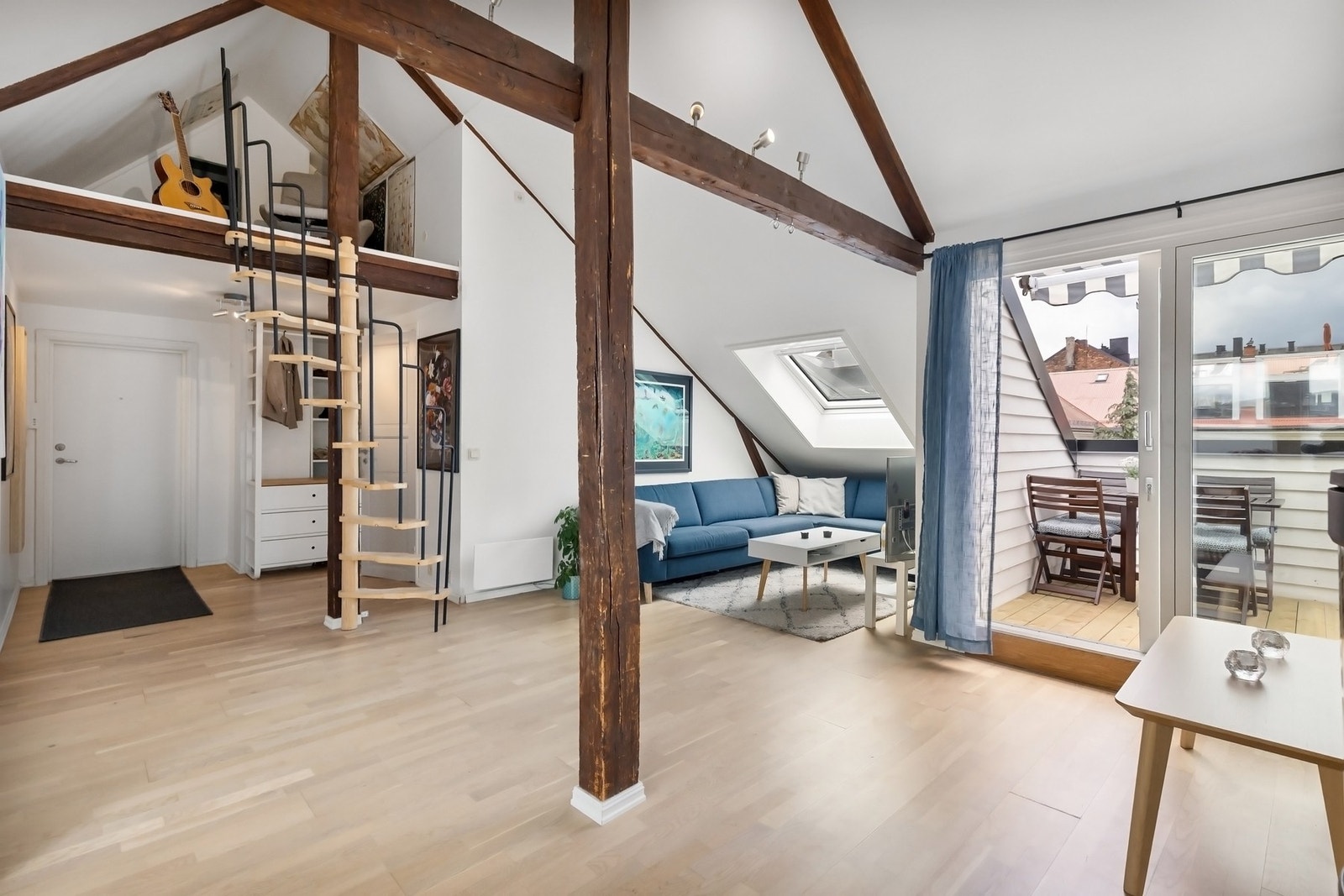 Adkomst til hems fra stuen. Galleribilde