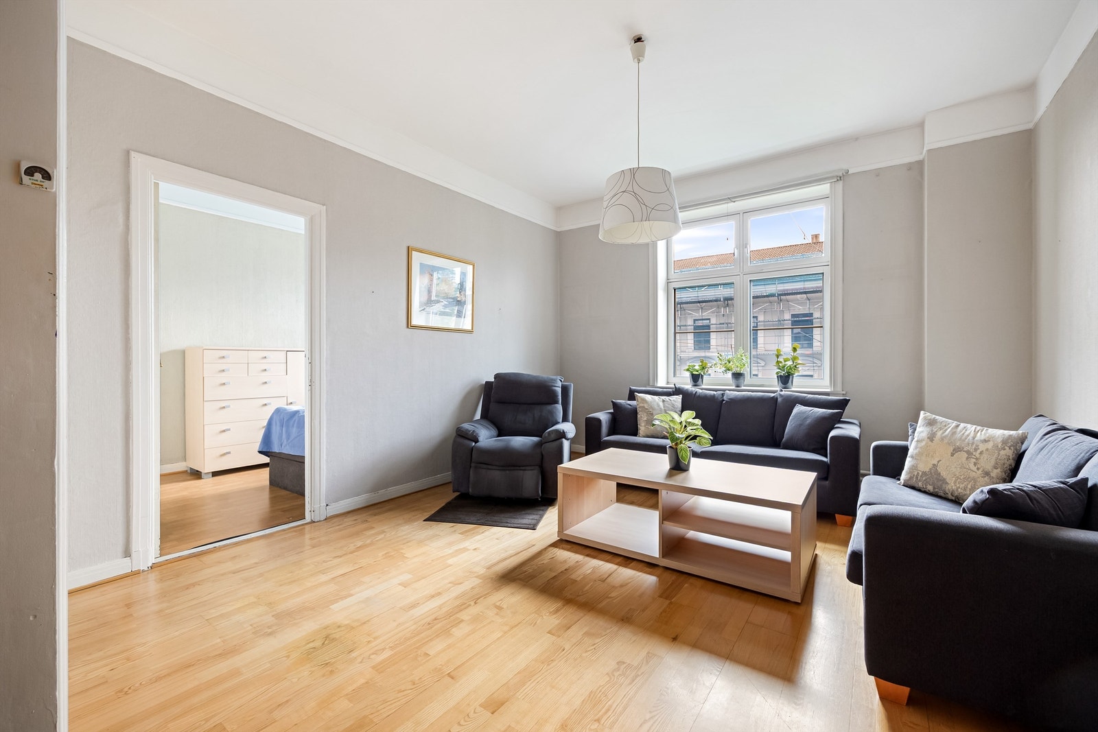 Velkommen til Ullevålsveien 56C, en leiligheten med god planløsning og stort potensialet til å lage din drømmeleilighet. Galleribilde