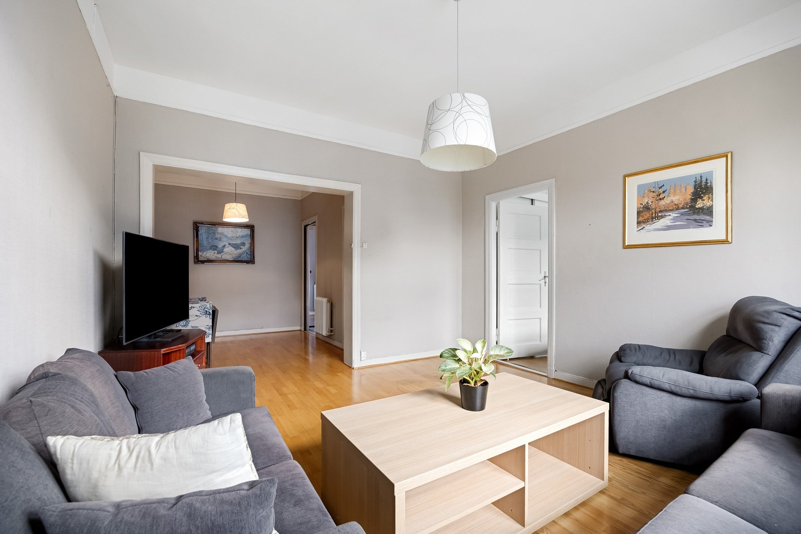 Oppvarming og varmtvann (bergvarme) inkludert i felleskostnadene. Galleribilde