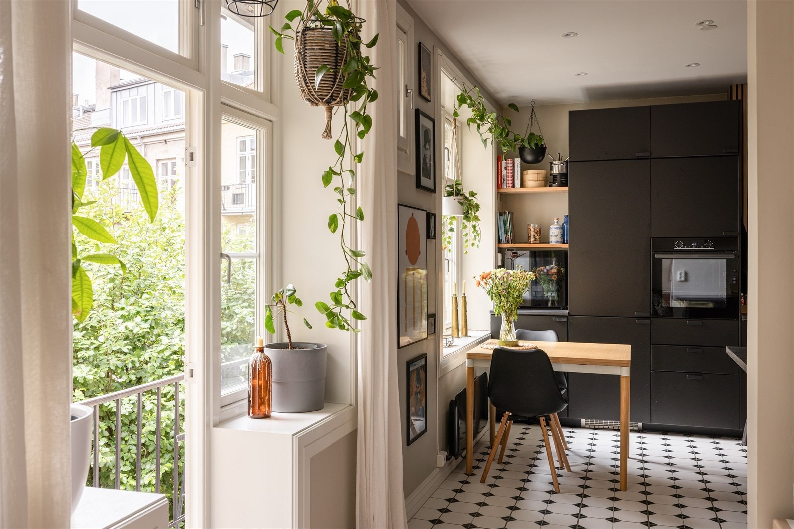 Hele leiligheten ble pusset opp vinteren 22/23, så her er det bare å flytte rett inn. Galleribilde