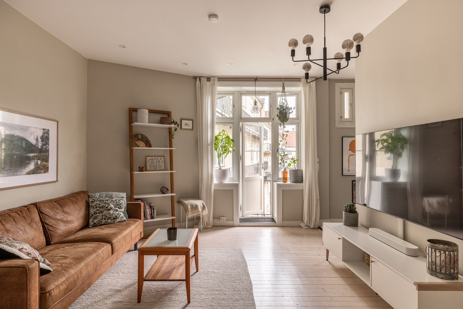 Lilliann Tronshaug v/Nordvik Torshov har gleden av å presentere nydelige Krebs' gate 7A! Galleribilde