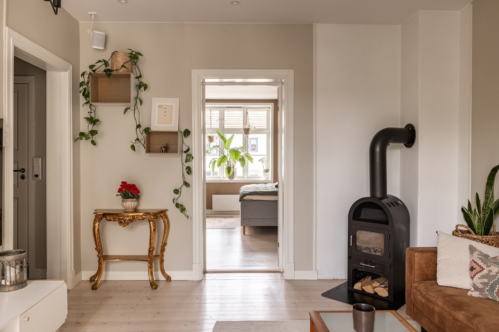 En særdeles pen og lys 2-romsleilighet som kombinerer klassisk sjarm med moderne standard Galleribilde