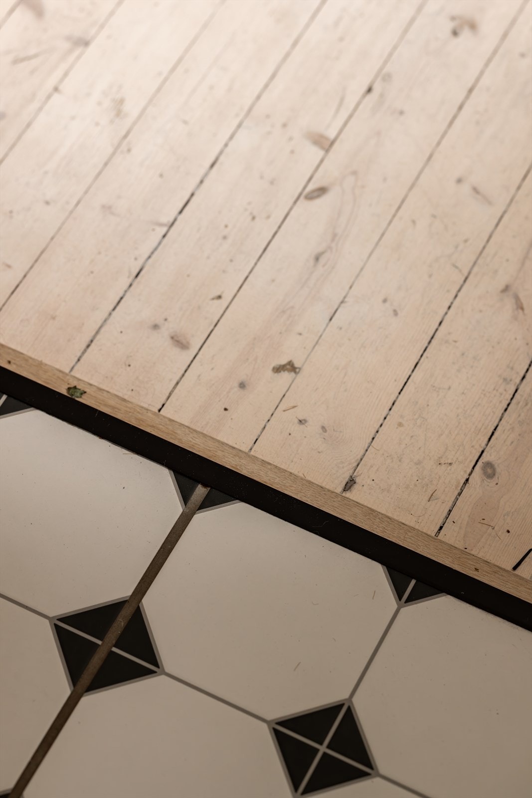 Lekre, dekorative fliser som står i stil med de originale tregulvene. Galleribilde