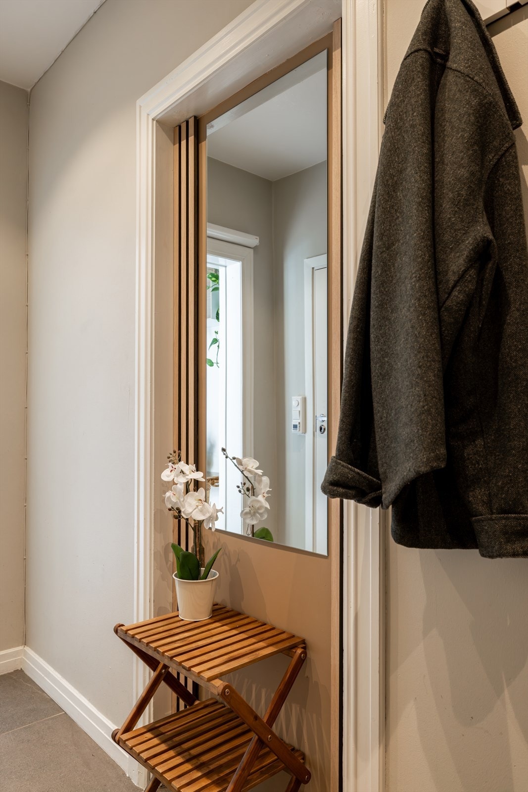 I det du trår inn døren møtes du av en lys og innbydende entré som gir et godt førsteinntrykk Galleribilde