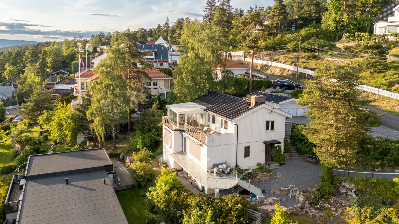 Boligen byr på flere gode og passer perfekt for deg som ønsker å bo i et veletablert villastrøk på Nordstrand. Galleribilde