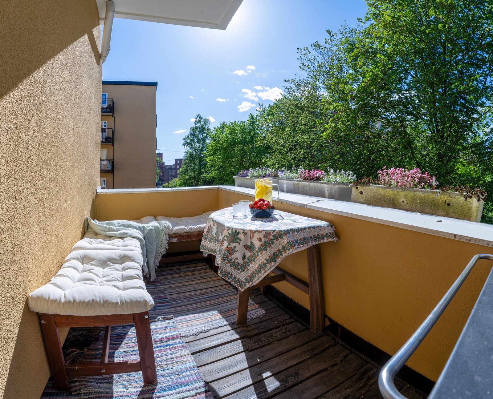 Sydvestvendt balkong - perfekt for varme sommerdager. Galleribilde