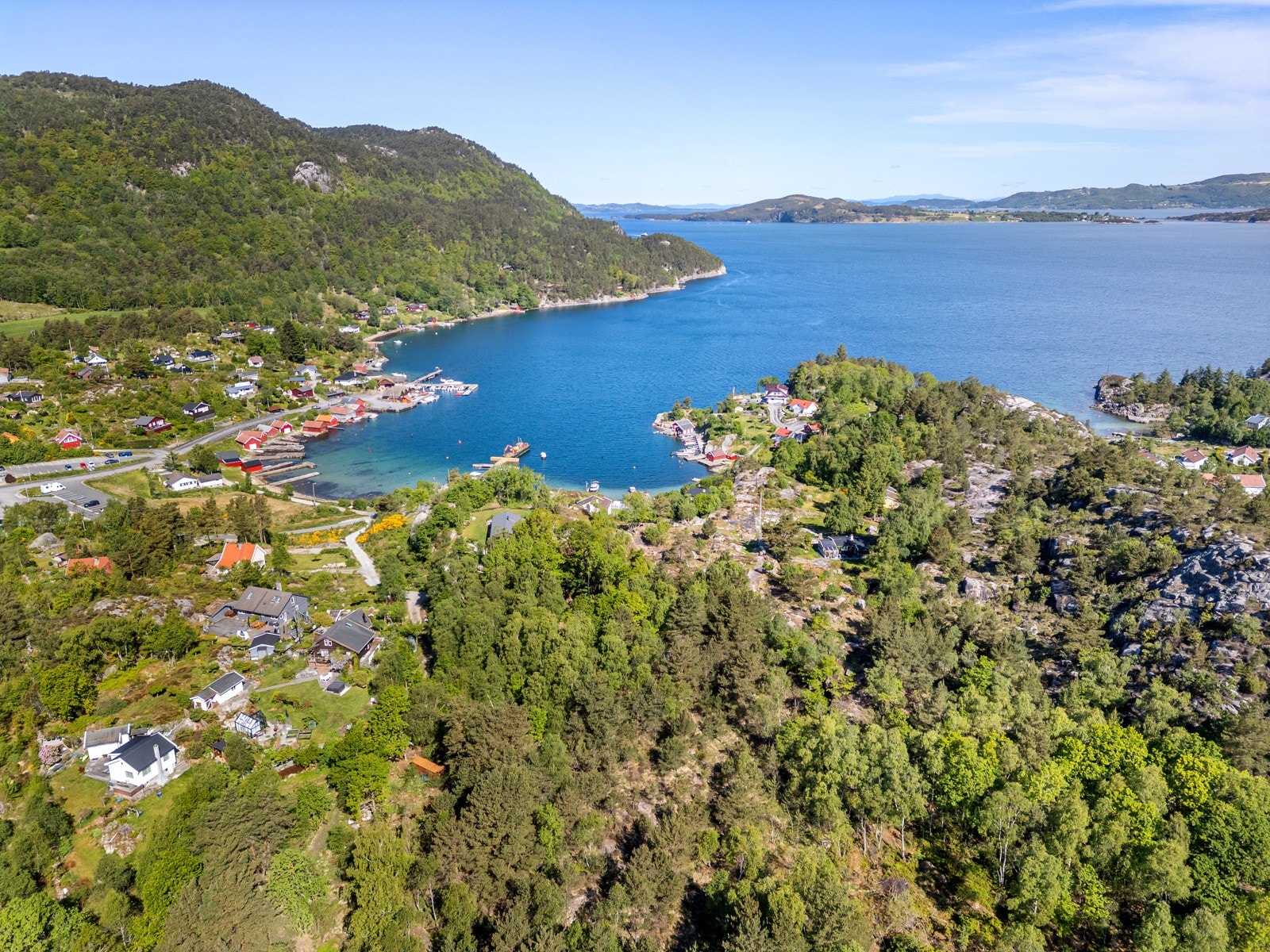 Familie med barn? Dette er stedet for å skape gode ferieminner. Området er rolig og trygt, perfekt for lek og moro i skogen og ved sjøen. Galleribilde