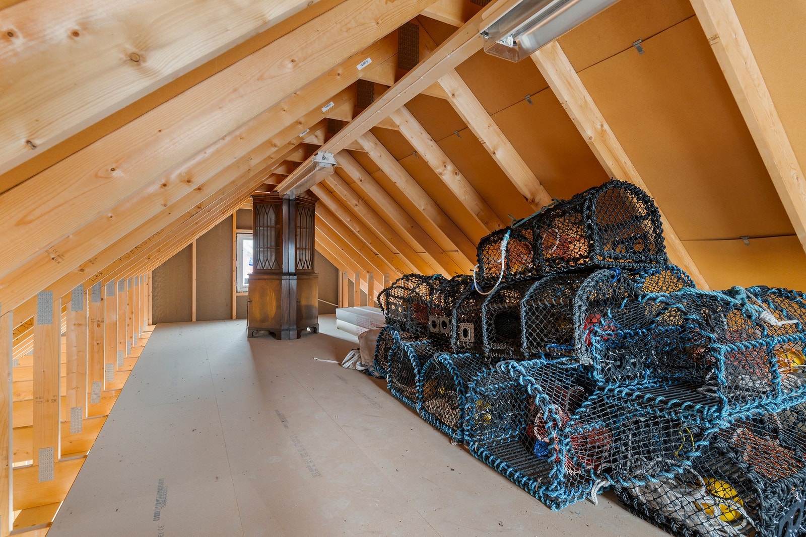 Praktisk lagringsloft med gulvareal på omtrent 27 kvadratmeter. Galleribilde