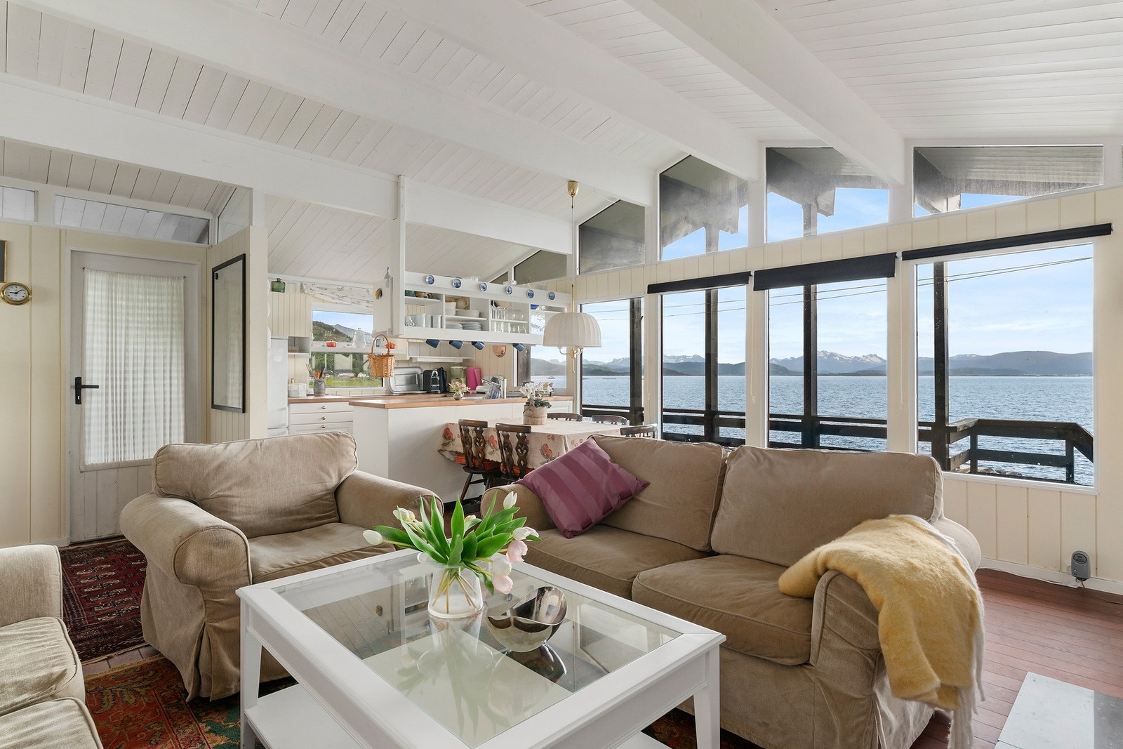 Et lys og luftlig allrom ønsker deg velkommen inn. Galleribilde