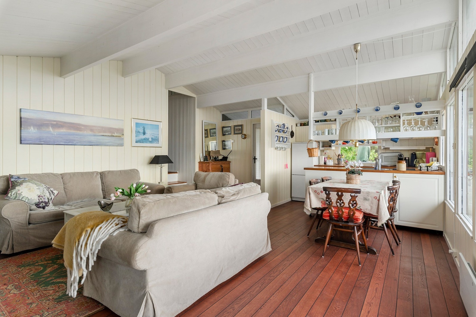 Alt av innbo som står i hytten kan følge med neste eier. Galleribilde