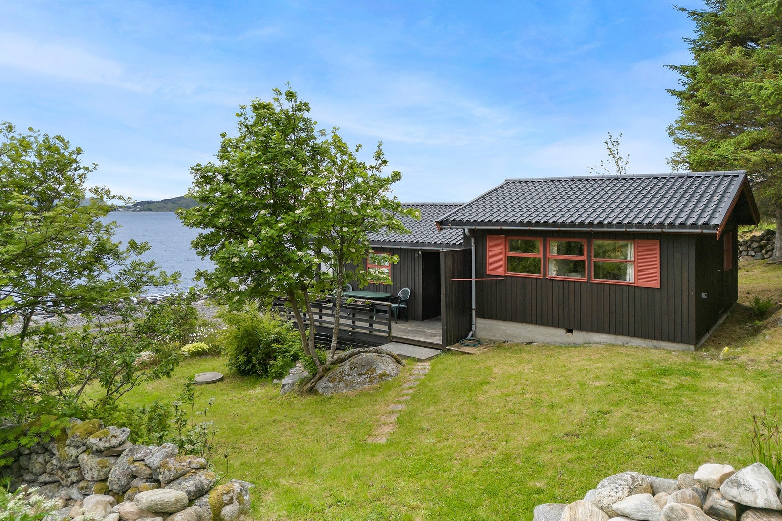 Kunne du tenke deg denne flotte fritidseiendommen? Husk å ordne finansieringsbevis med banken før visning. Galleribilde