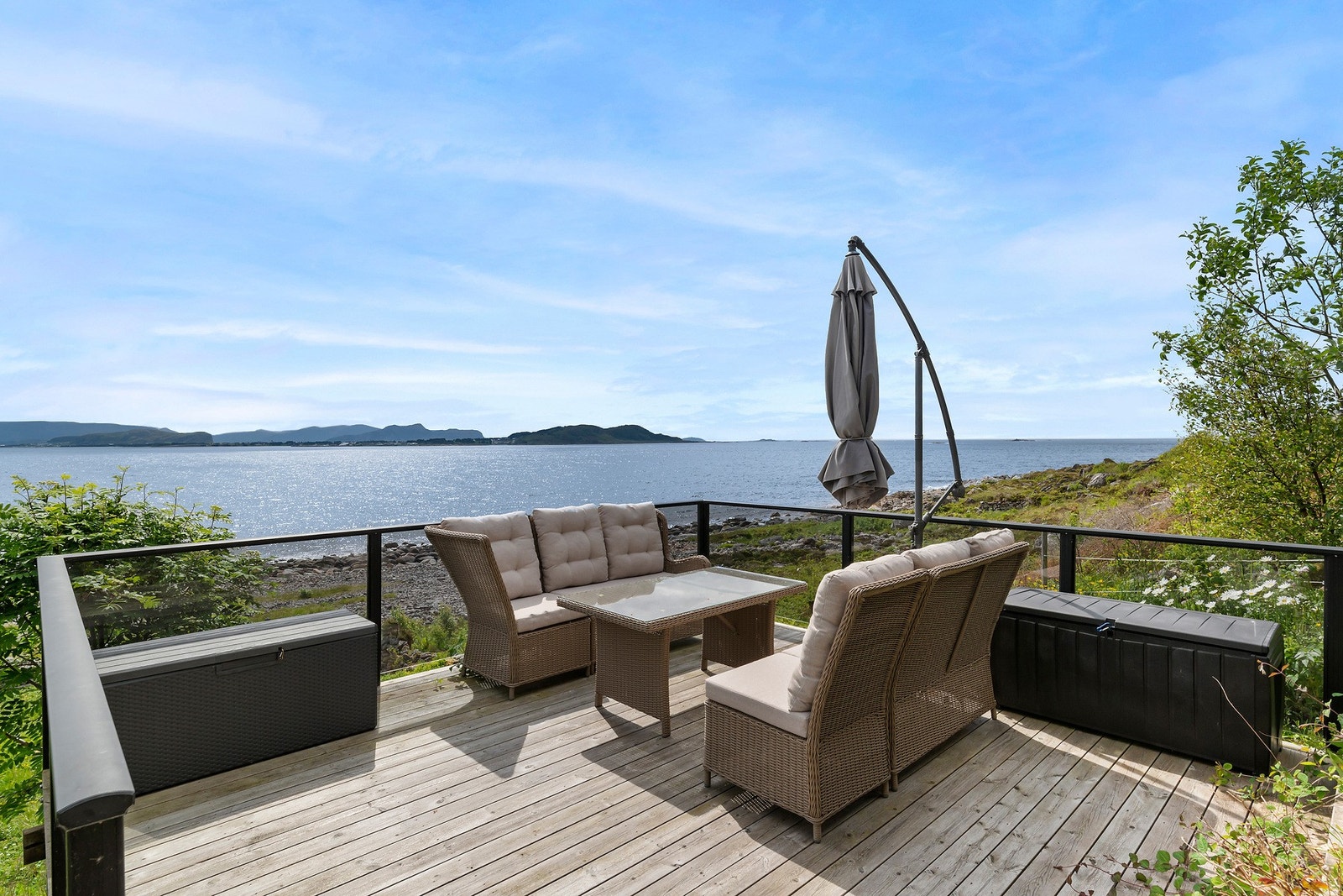 Her er alt tilrettelagt for hyggelige sammenkomster sammen med familie og bekjente, på dagtid som på kveldstid. Galleribilde