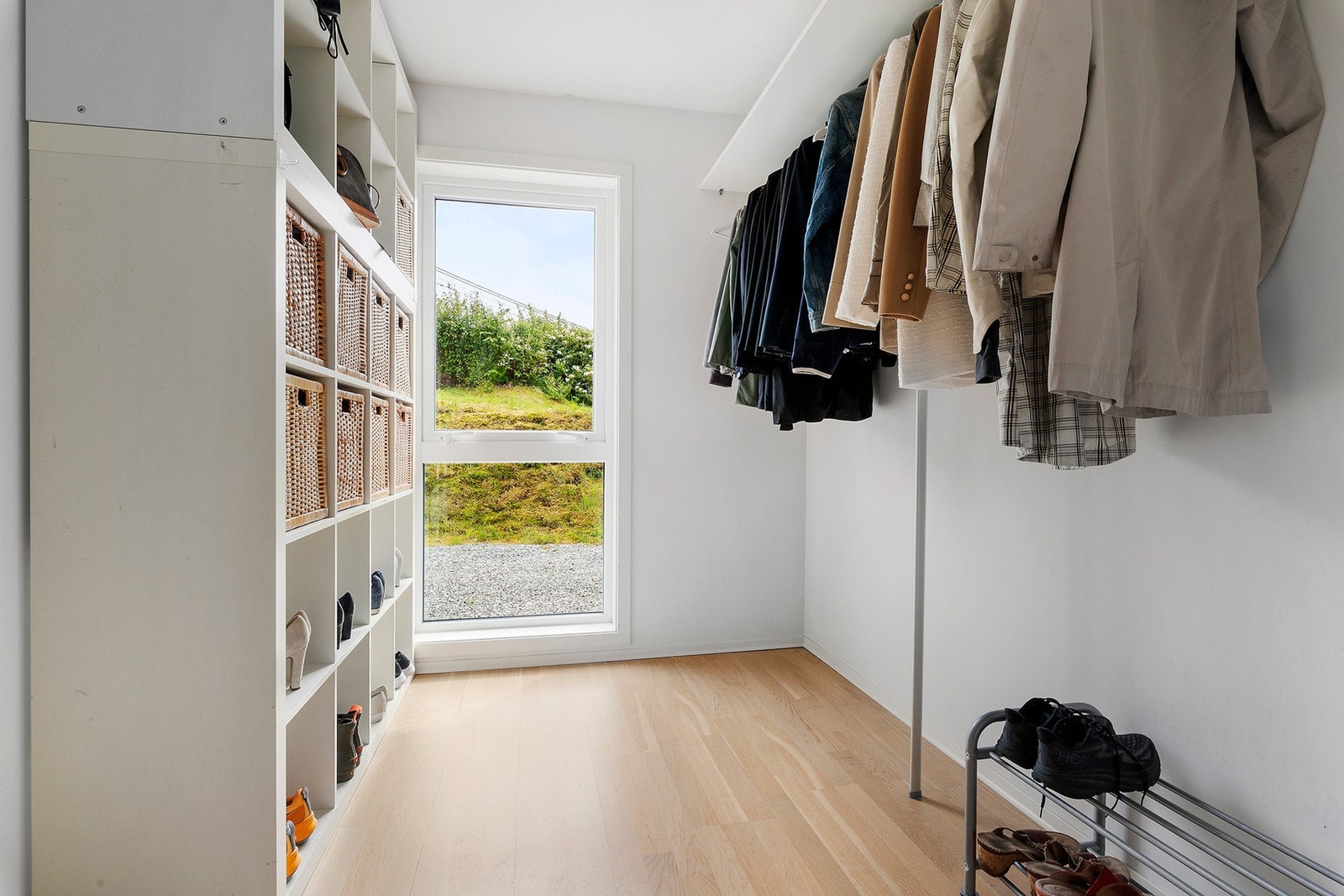 Originalt tegnet kontor, i dag benyttet av selgerne som omkledningsrom. Galleribilde