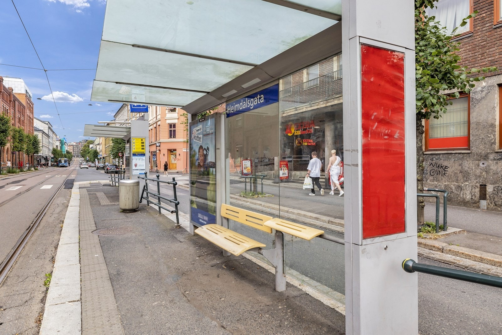 Like ved leiligheten finner du trikk og bussholdeplass med buss nr. 31 og trikk 17 som tar deg enkelt rundt omkring i Oslo. Galleribilde