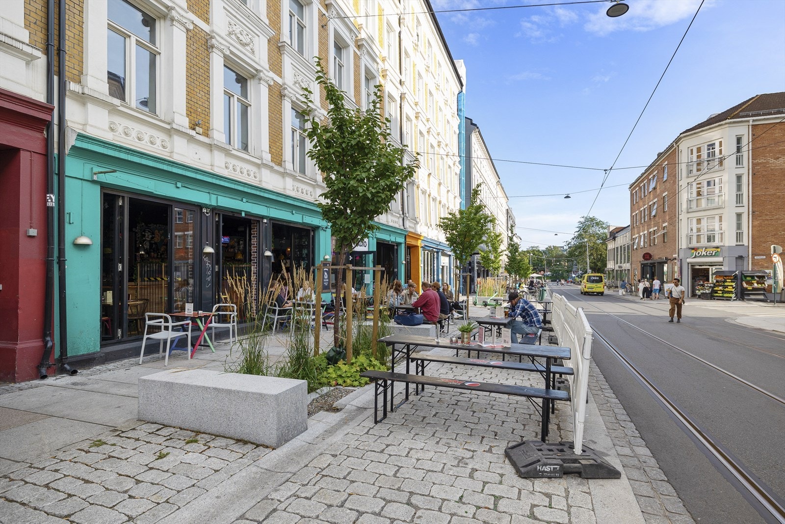 Grünerløkka byr på det urbane liv med utesteder, kaféer, butikker og restauranter. Galleribilde