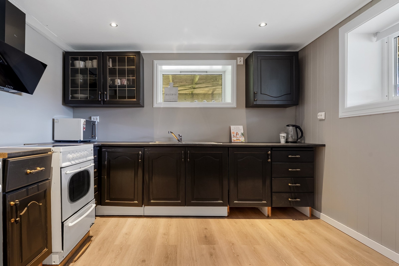 Stuen og kjøkkenet ble modernisert i 2024. Galleribilde