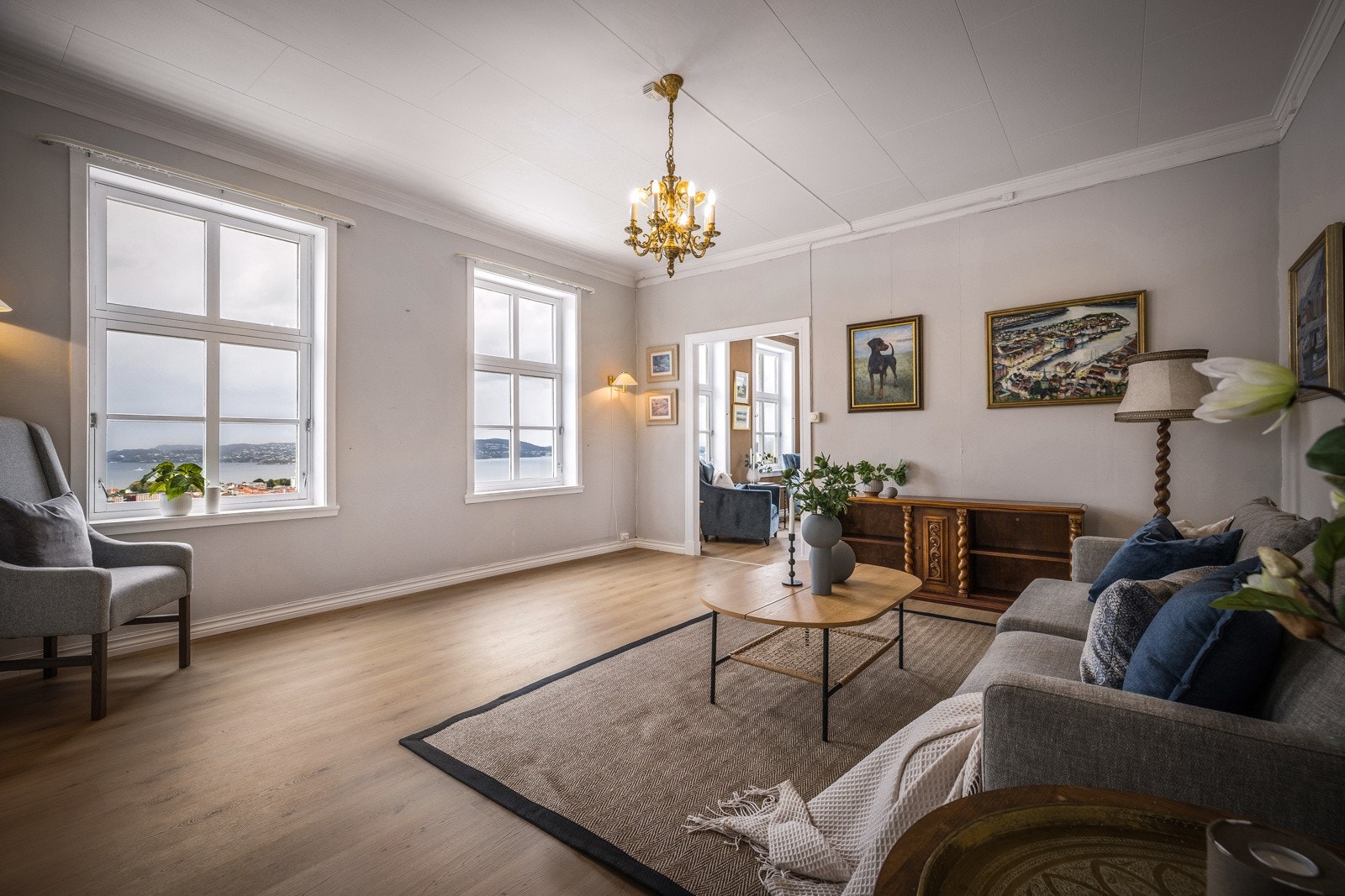 - I alle stuene blir blikket dratt mot den praktfulle utsikten - Galleribilde