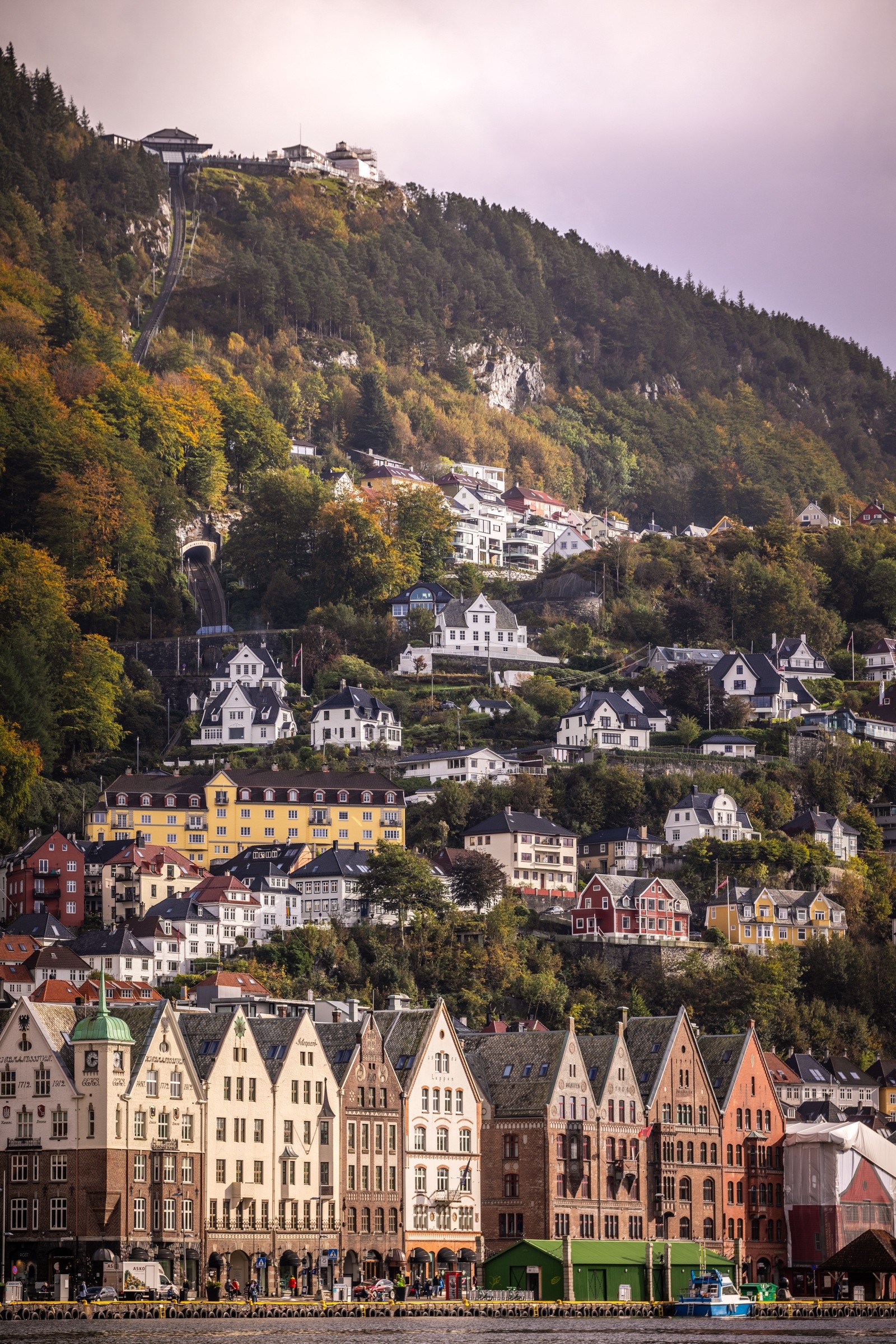 - Villaen ligger majestetisk til med sin høye og åpne beliggenhet - Galleribilde