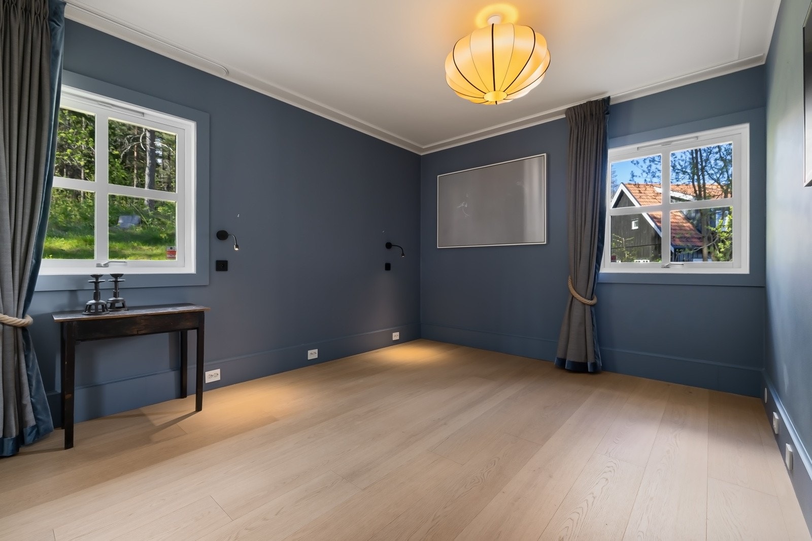 Leiligheten har totalt 4 soverom, hovedsoverom med walk-in garderobe og nær tilknyttning til stort baderom. Galleribilde