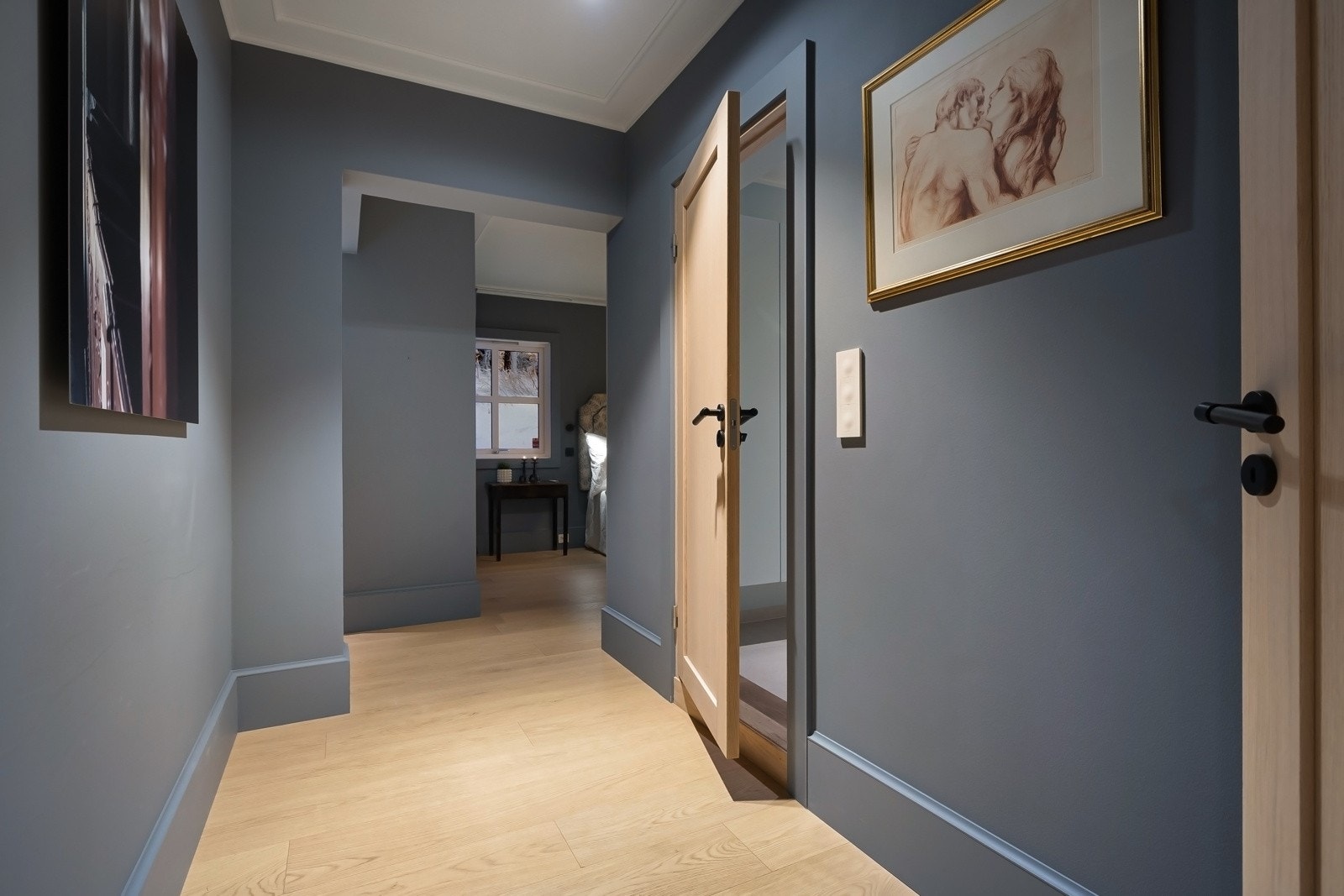 Gang inn mot masteravdeling. Galleribilde