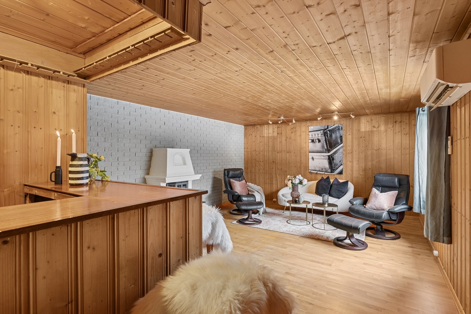 Barløsning i kjellerstuen, stedet for å nyte noe godt i glasset og hyggelige kvelder med venner og familie. Galleribilde