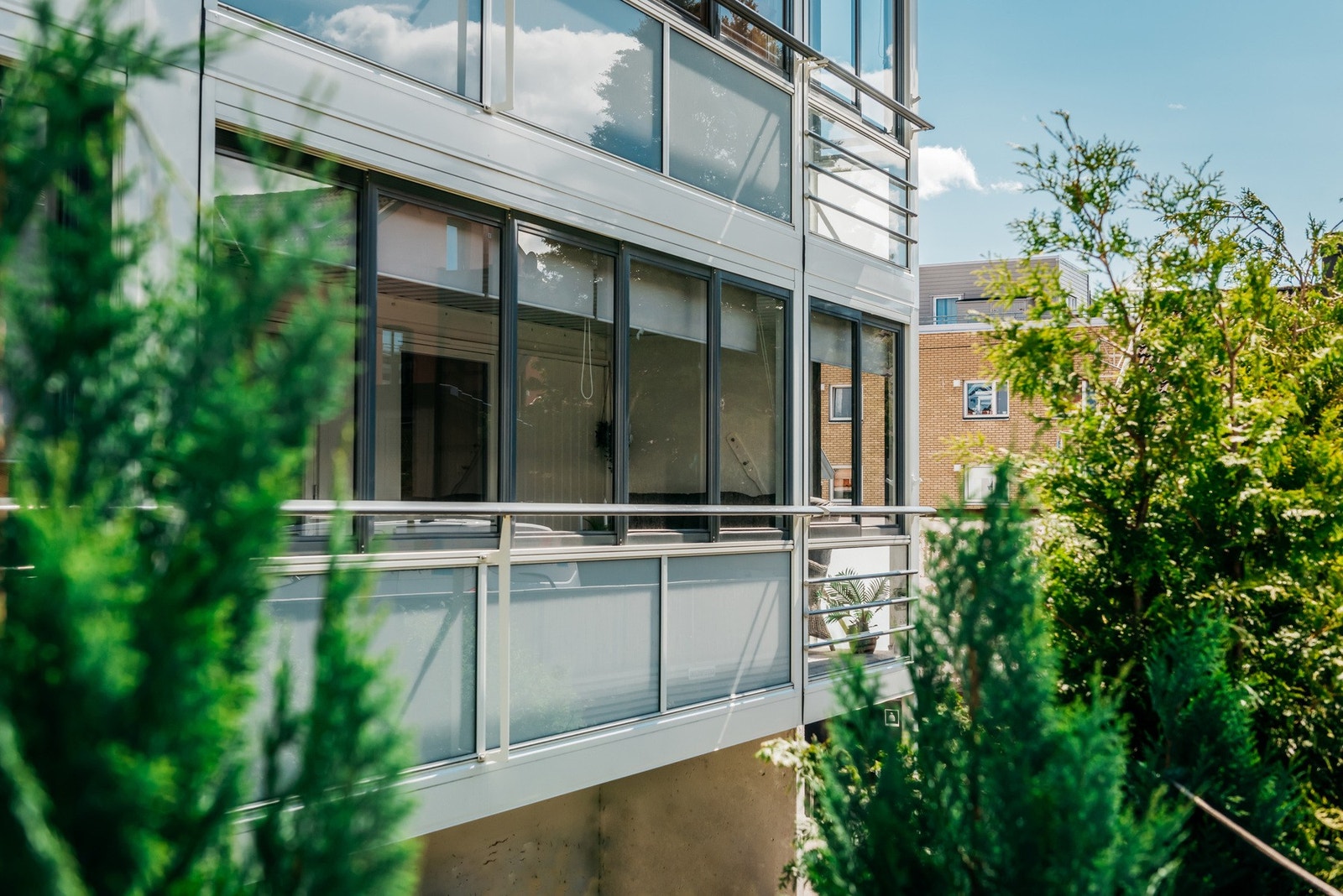 Herlig balkong i god forlengelse av stuen. Galleribilde