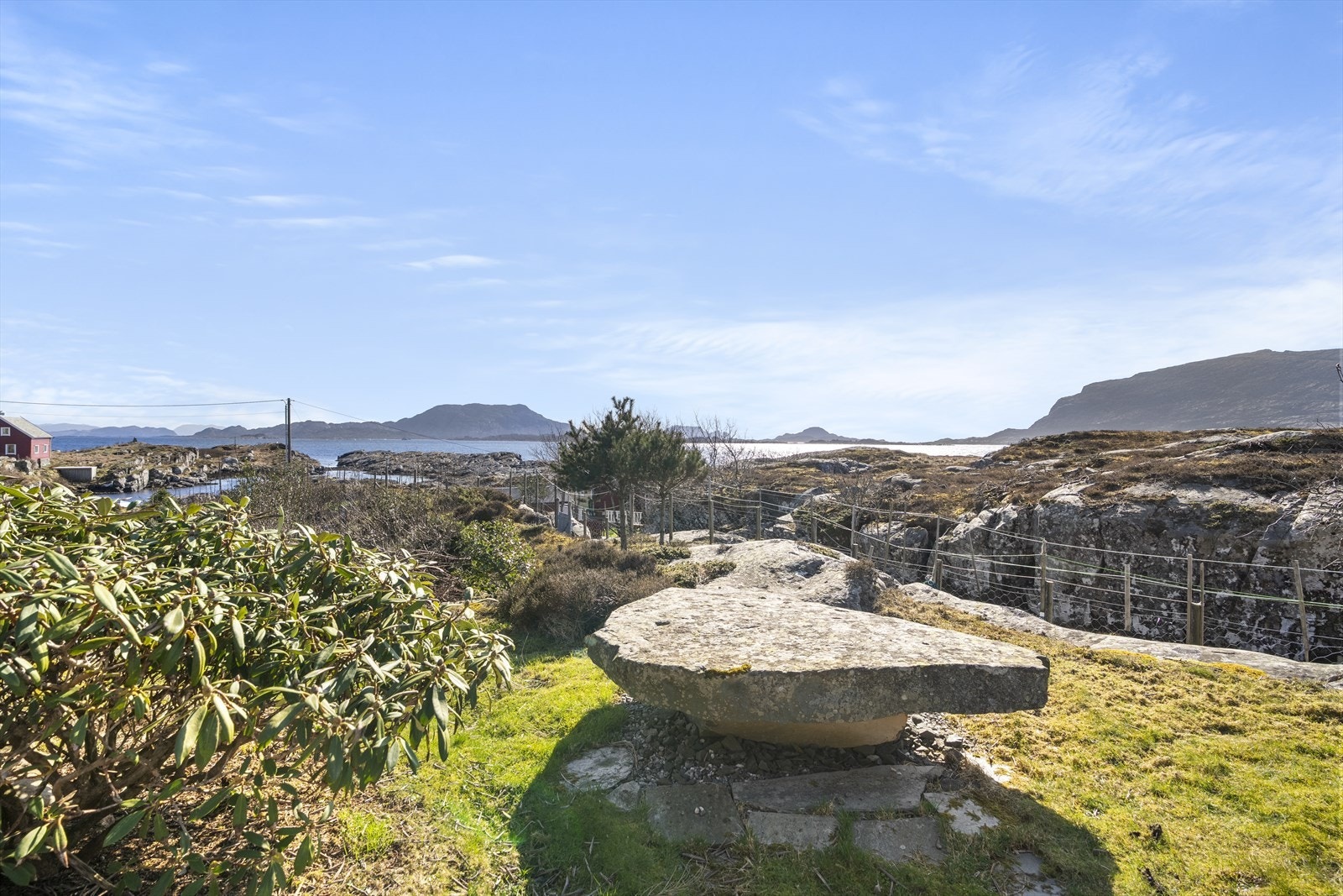 Utsikt frå steinbordet. Galleribilde